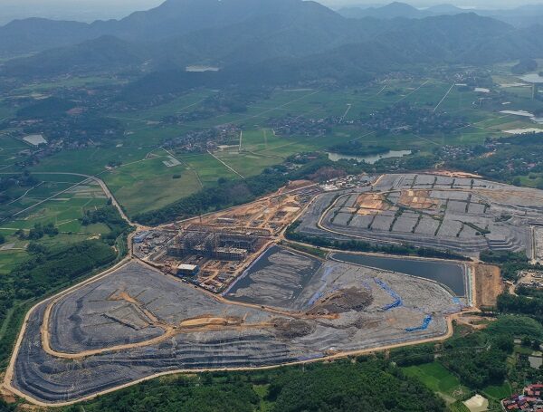 Bãi rác lớn nhất Hà Nội quá tải